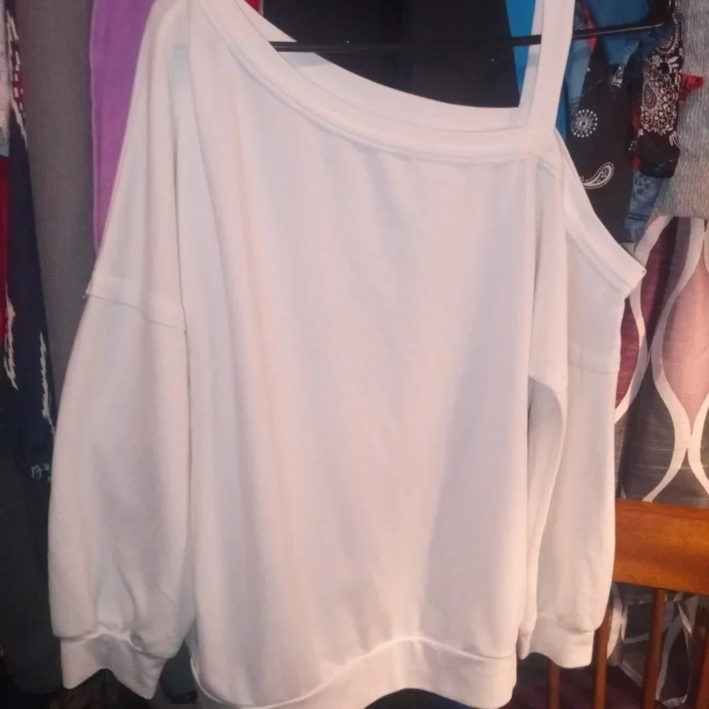 Cold Shoulder Sweatshirt M